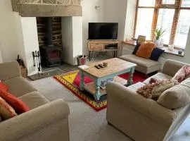 Wuthering Cottage - Central, Stylish, Cosy, Comfy