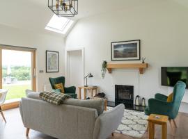 Debbie's Cottage at Tullig House & Farm，位于基拉尼的酒店