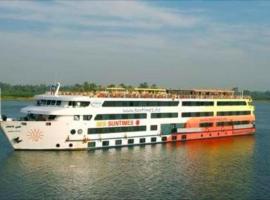 Premium Nile Cruise Luxor To Aswan 4Nights started from luxor 3 Nights started from Aswan，位于卢克索卢克索国际机场 - LXR附近的酒店