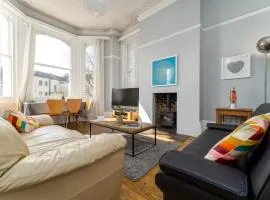 Newly decorated central 2-bed 2-bath flat