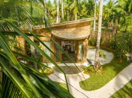 The Bamboo Houses - Tropical Garden & Empty Beach，位于卢纳将军城的酒店