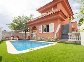 Casa Familiar con Piscina Privada, A/C, Wifi y Cerca de Playa y Comercios - ES-325-21