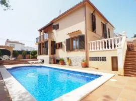 Casa con piscina privada, 4 habitaciones, BBQ, WiFi, cerca playa Riells, Torroella de Montgrí. - ES-325-27