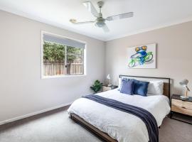 Oakdean Resort- Pool, Spa, Beach, Sleep 10，位于格罗夫海洋的酒店