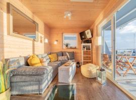 The Goose Modern Retreat，位于Burgstaaken的船屋