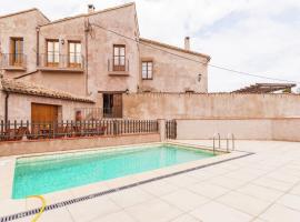 17th century farmhouse in Bages near Montserrat，位于Castellfullit del Boix的度假屋