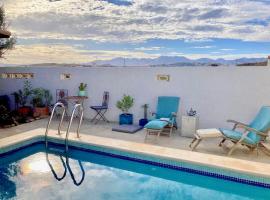 Dachterrassenzimmer in romantischem Landhaus mit Pool，位于Grima的酒店