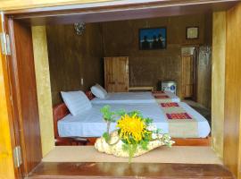 Ha Giang Dìn Homestay Nặm Đăm，位于河江的酒店