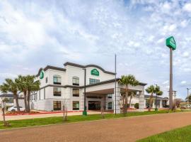 Wingate by Wyndham Sulphur Near Lake Charles，位于萨尔弗的酒店