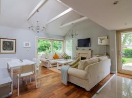 GuestReady - Opulence Malahide Seaside Cottage，位于马拉海德的酒店