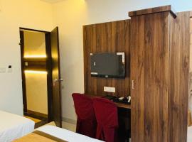 Airport Hotel Relax Inn，位于那格浦尔巴巴萨海布·阿姆倍伽尔博士国际机场 - NAG附近的酒店