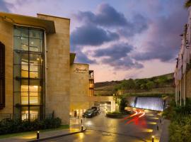 贝鲁特萨默兰凯宾斯基度假酒店，位于贝鲁特黎巴嫩高尔夫俱乐部附近的酒店