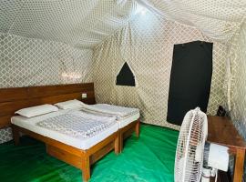 Camp High 5 Jayalgarh (Near Devprayag) by Himalayan Eco Lodges，位于Dāngchura的酒店