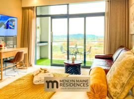 Menlyn Maine Residences - Central Park with king sized bed，位于比勒陀利亚阿特伯里大道附近的酒店