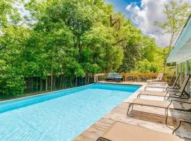Private Pool & Yard Mins to Dining & University