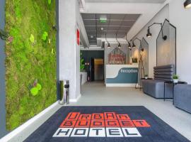 URBAN BUDGET HOTEL，位于蒂米什瓦拉的带停车场的酒店