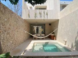 Casa Camou, Best Location, steps from Montejo，位于梅里达的酒店