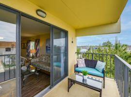 Beautiful Brigantine Condo with Patio and Beach Access，位于布里根泰恩的酒店