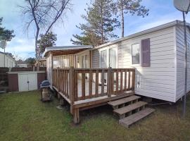 Bungalow charmant &agrave; Saint-Jean-de-Monts avec piscine partag&eacute;e，位于圣让-德蒙的简易别墅