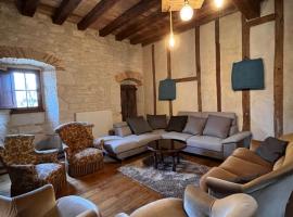 Grand gîte 23 couchages，位于Lalandusse的酒店