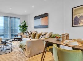 homely- North London Penthouse Apartment Finchley，位于芬奇利的酒店