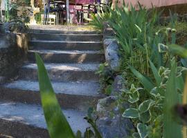 Appartement Noméo，位于Saint-Privat-des-Vieux的酒店