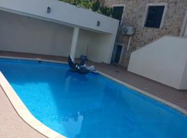Apartman green home (pool)，位于拉多维奇的酒店