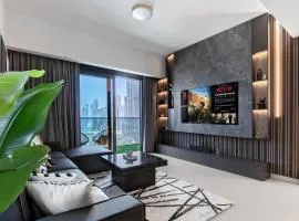 Luxurious 4BR Apartment w/ Prime Burj Khalifa View