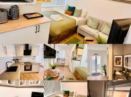 R2 - Newly Renovated Private self contained room Selly Oak Birmingham with bathroom shared between two rooms