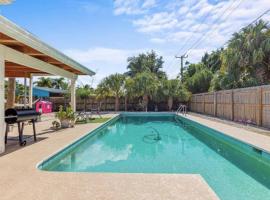 Downtown Beach Cottage - Heated Pool