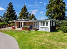 4 Palms Cottage Coromandel Town，位于科罗曼德镇的自助式住宿