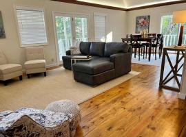 Fly Creek Retreat - Fairhope Home near marina/bay，位于费尔霍普的别墅