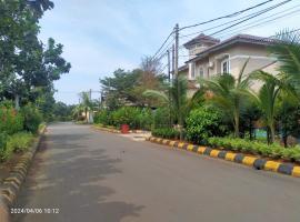 Ifrazim home palem ganda asri 2，位于Meruya-hilir的度假屋