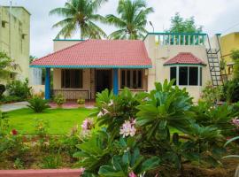 BRUNDHA HOMESTAY Villa with Garden，位于蒂鲁帕蒂的乡村别墅