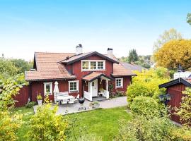 Holiday home EKERÖ，位于易克略的酒店