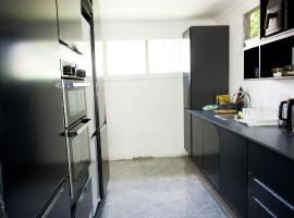 holiday home 3 bed，位于DʼArbeau的酒店