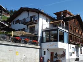 Hotel Garni Postigliun Andiast，位于Andest的酒店