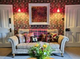 Luxury 3 Bedroom Cottage - Sleeps 6，位于托明陶尔的酒店