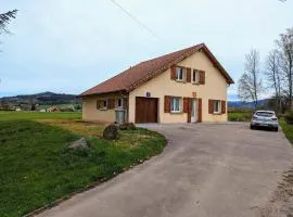 Gîte spacieux avec cheminée, proche nature, accessible PMR, idéal famille et motards - FR-1-589-34