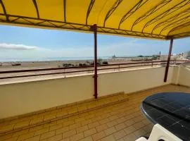 Villa Nave Trilocale con Terrazza Frontemare - Agenzia Cocal