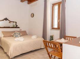 [Centro Storico] Redmood House a 5 min dal mare, Wi-Fi, A/C e Netflix，位于巴列塔的酒店