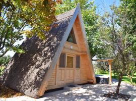 Glamping and wellness cottage Salvus，位于伦达瓦的露营地