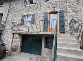 Maison familiale à 10 minutes de Llivia，位于Angoustrine的酒店
