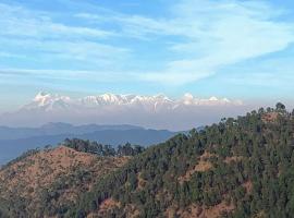 Aashiyaan - God's Own Studio near Ranikhet，位于拉尼凯特的公寓