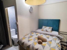 St Lucia lodge Leicester long stays available，位于莱斯特的住宿加早餐旅馆