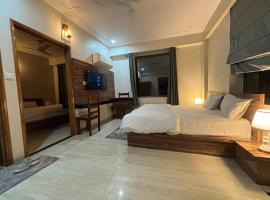 RAM LEE GRAND Hotel & Restaurant，位于Dausa的酒店
