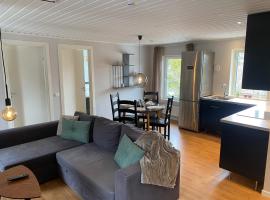 Stockholm Archipelago House with shared pool，位于Mörtviken的酒店