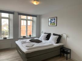 Marsk Hotel Apartments 6B, 1 - TV，位于霍耶的带按摩浴缸的酒店