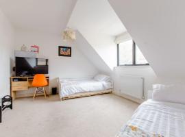 Cosy Twin beds with parking and Smart TV in a great location，位于贝克斯利黑思的酒店
