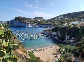 Ponza Holiday Homes - Cala Feola，位于蓬扎的度假屋